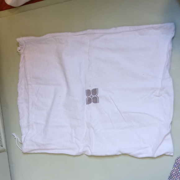 Women's BCBG Max Azria white  12 × 16 dust bag - Picture 6 of 6